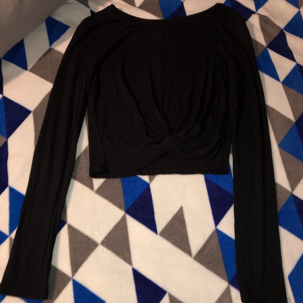 Black Long Sleeve Crop Tee